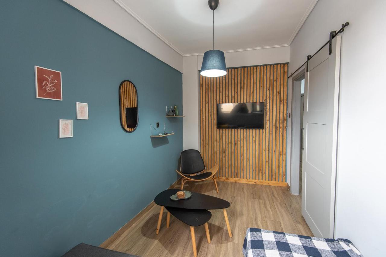 Апартаменты Blue Tourmaline Downtown Flat Каламата Экстерьер фото
